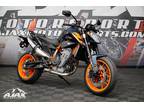 2023 KTM 890 Duke R