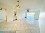 9370 SW 8th St #423, Boca Raton, FL 33428