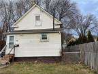 2 Bedroom 1 Bath In Akron OH 4