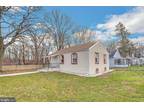 5610 Fleetwing Dr, Levittown, PA 19057