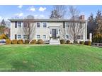 6 Meadowbank Rd, Old Greenwich, CT 06870