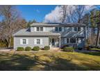 6 Hampshire Ln, Simsbury, CT 06070