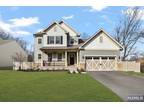 9 Harvest Ln, North Caldwell, NJ 07006