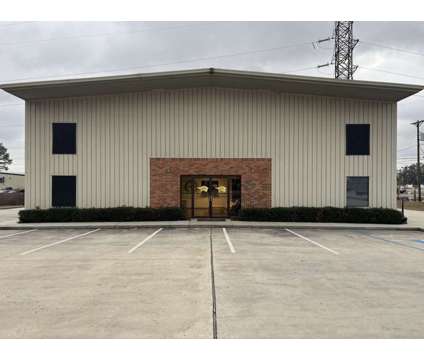 Office Suite at 1528 Peachtree Lane Nw in Cullman AL is a Office Space