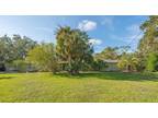 2912 E Forest Lake Dr, Sarasota, FL 34232