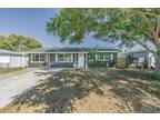 1605 Country Ln W, Clearwater, FL 33759