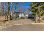 5 Laureen Ct, Middletown, NJ 07748