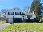 2 Woodlawn Dr, Cromwell, CT 06416