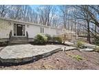 105 Woodhaven Dr, Trumbull, CT 06611