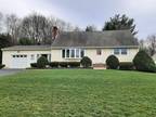 17 Mainetti Dr, Poughkeepsie Twp, NY 12603