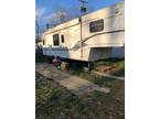 1999 Keystone Montana model 3250rk 4 Seasons fifth wheel camper