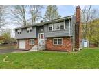 8 Hunt Ln, East Haven, CT 06513