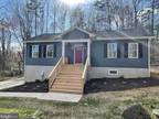 1632 Harris Creek Rd, Louisa, VA 23093