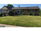 17 Tanglewood Ln, Levittown, PA 19054