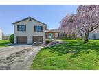 2335 N North Point Dr, York, PA 17406