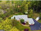 30 Kendall Dr, Reading, PA 19606