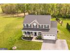 97 Portsmouth Ct, Falling Waters, WV 25419