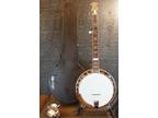 Heartland Curly Maple Wreath 5 string Banjo with Hardshell