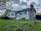 114 Mid Valley Dr, Brodheadsville, PA 18322
