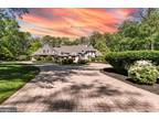 701 Gouldman Ln, Great Falls, VA 22066