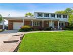 Home For Sale In Lindenhurst, New York