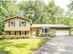 1008 Rachel Ln SW, Vienna, VA 22180