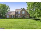 9728 Days Farm Dr, Vienna, VA 22182