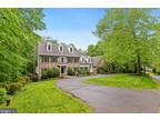 6616 Stonecrest Ln, Fairfax Station, VA 22039