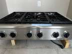 Dacor Epicure 36 inch Gas Cooktop and Hood Vent