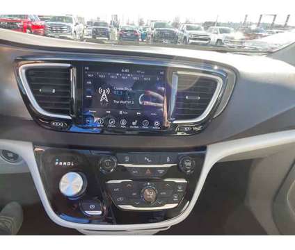 2019 Chrysler Pacifica Touring L is a Black 2019 Chrysler Pacifica Touring Van in Grand Island NE