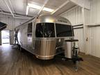 2023 Airstream Flying Cloud 27FB Twin 28ft