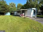 35 Meadowview Dr, Dover, PA 17315