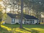 59 Forest Hills Dr, Douglas, GA 31533