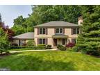 725 Larchwood Ln, Villanova, PA 19085