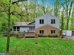 5044 Pineview Dr, Mohnton, PA 19540