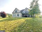 743 Maple Shade Dr, Lewisberry, PA 17339