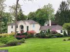 2247 E Deerfield Dr, Media, PA 19063