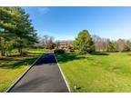 25 Carriage Ct, Muttontown, NY 11791