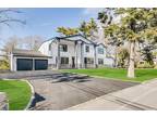 2 Pine Dr S, Roslyn, NY 11576
