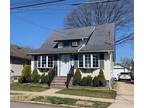 8 Ruth Pl, Lynbrook, NY 11563