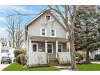 4 Sandy Hollow Ln, Port Washington, NY 11050