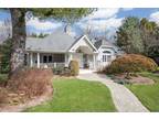 55 Pasture Ln, Roslyn Heights, NY 11577