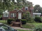 195 Ascan Ave, Forest Hills, NY 11375
