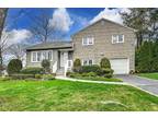 12 Bengeyfield Dr, East Williston, NY 11596