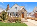 91 Fenimore St, Lynbrook, NY 11563