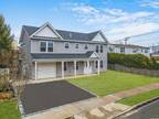 123 Twig Ln, Levittown, NY 11756