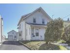 28 St Marks Pl, Roslyn Heights, NY 11577
