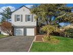 17 Branding Iron Ln, Glen Cove, NY 11542