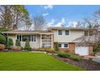 8 Woodridge Ln, Sea Cliff, NY 11579