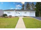 7 Manetto Dr, Plainview, NY 11803